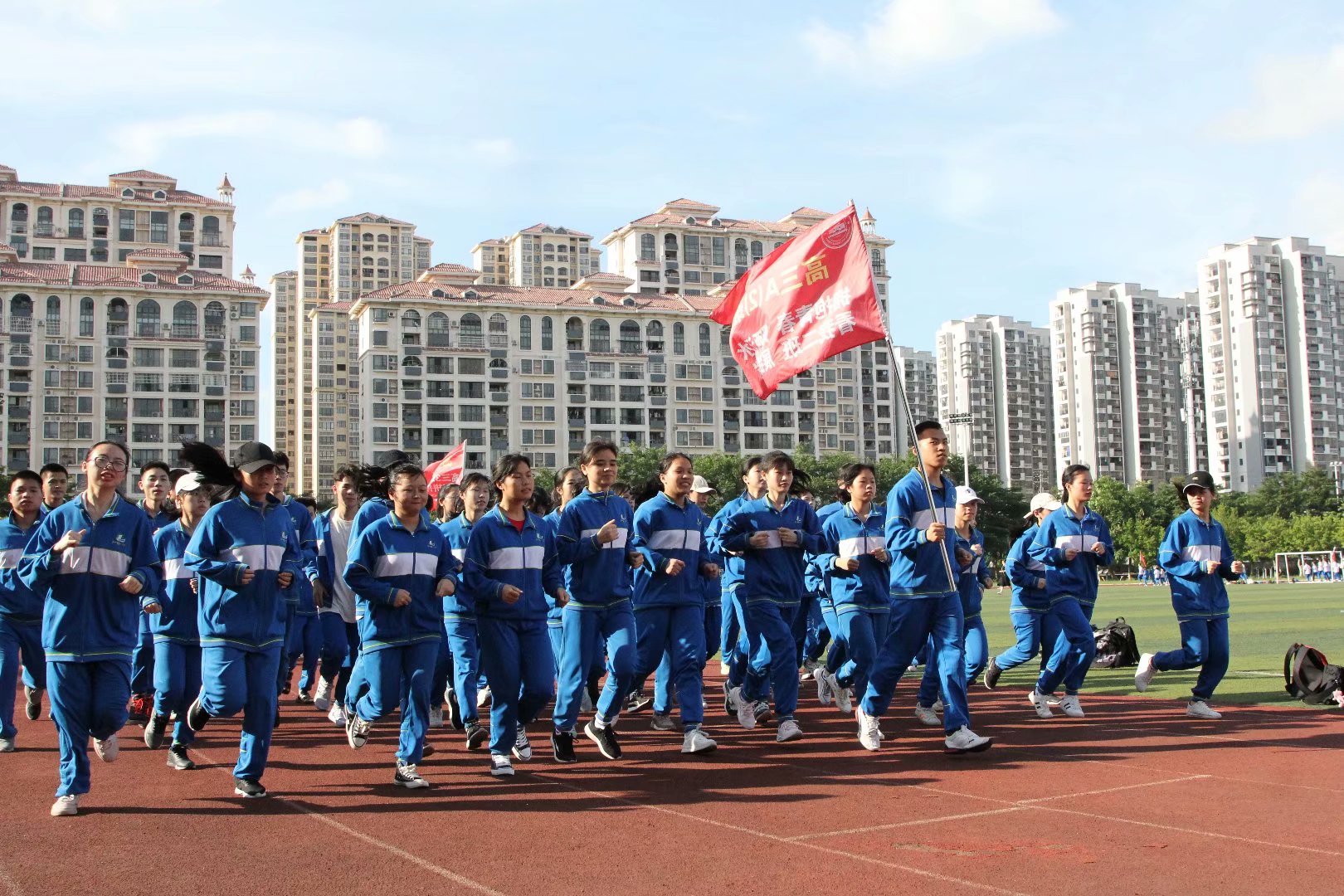 钦州一中高三年级举行2020年助力高考跑操比赛