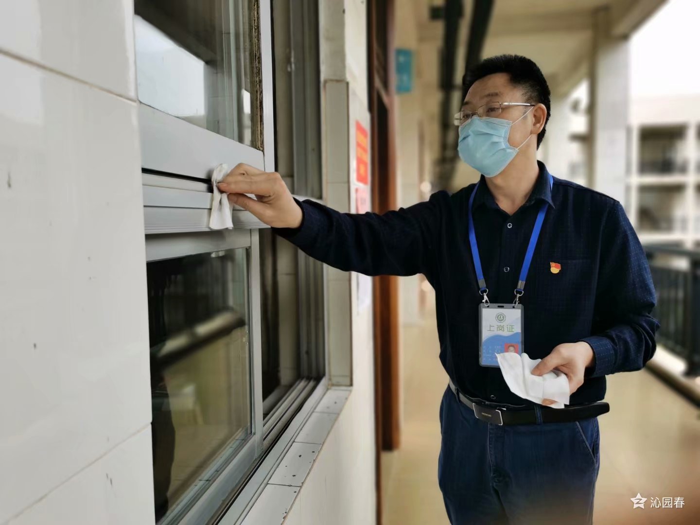 我校党委开展“防疫有我，爱卫同行”主题党日活动暨2020年春季学期爱国卫生运动”