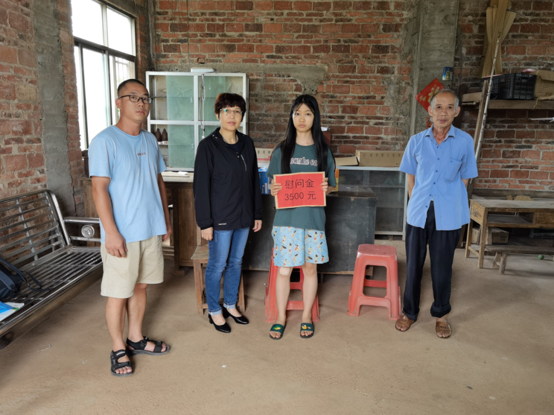 钦州市第一中学到教坪村开展“关心关爱贫困妇女儿童，助力决胜脱贫攻坚收官”活动”