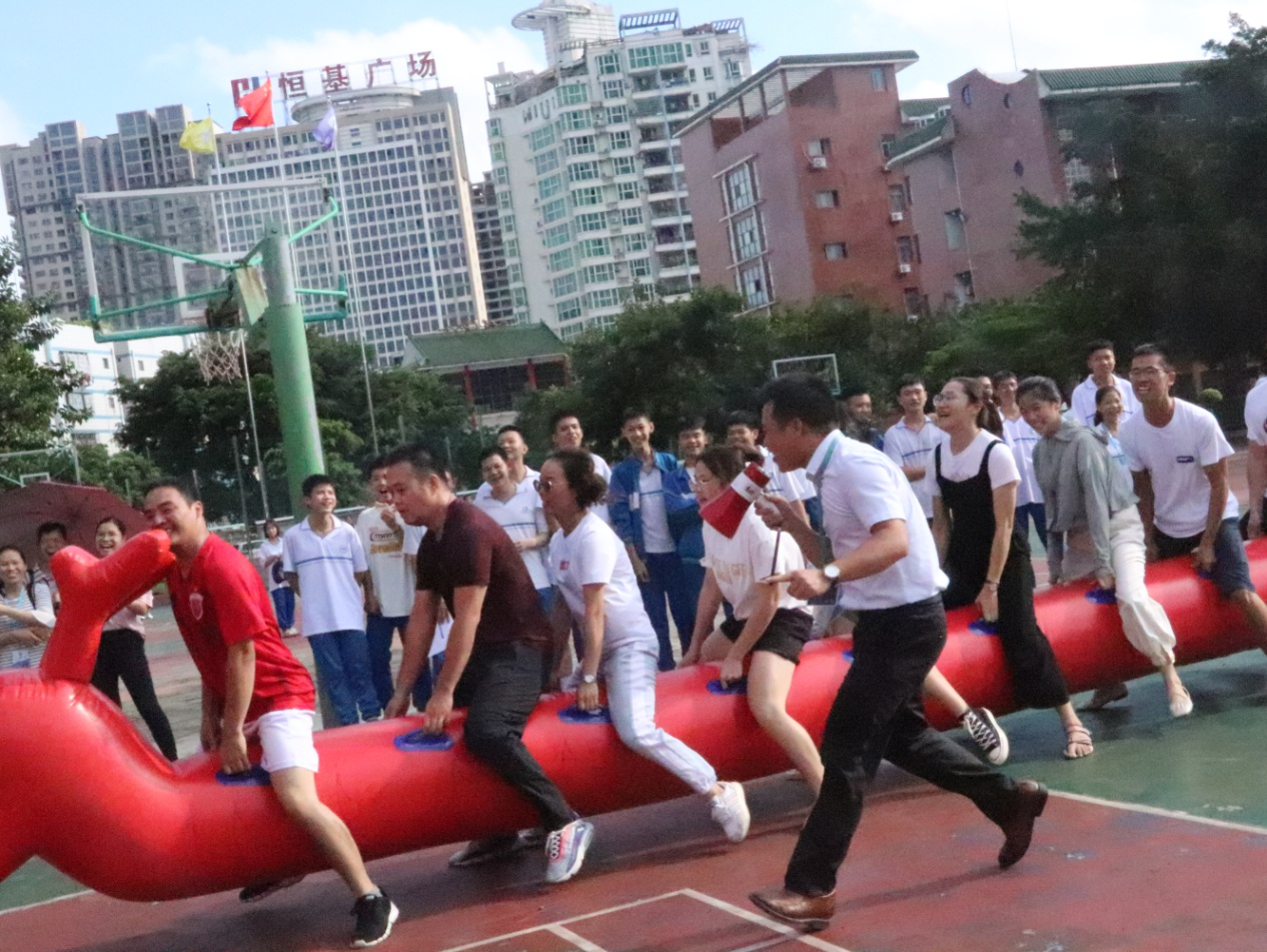 龙岗校区举行2020年教师节趣味运动会”